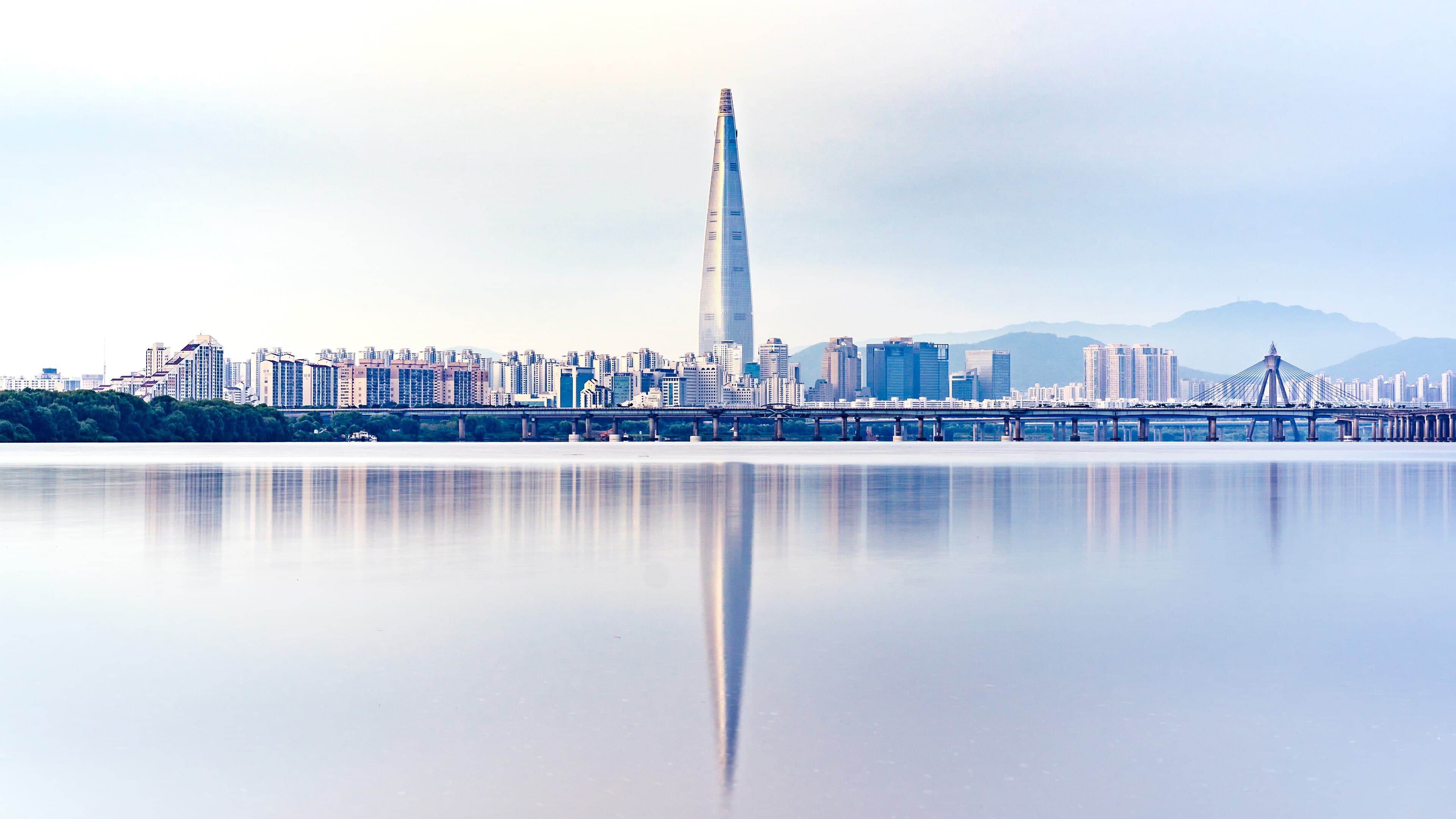 Séoul — la Lotte World Tower et le fleuve Han