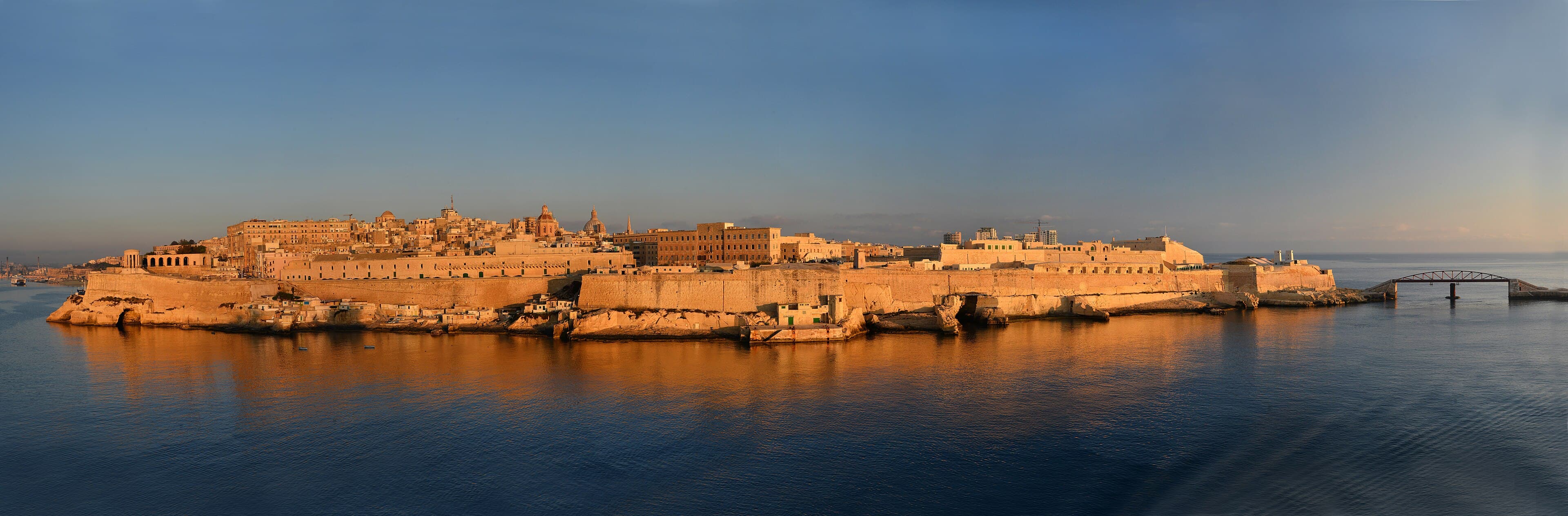 La Valette — la presqu’île fortifiée au coucher du soleil